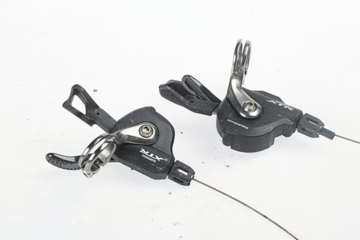   Slim and filigree: The shift levers of the new Shimano XTR in the test.