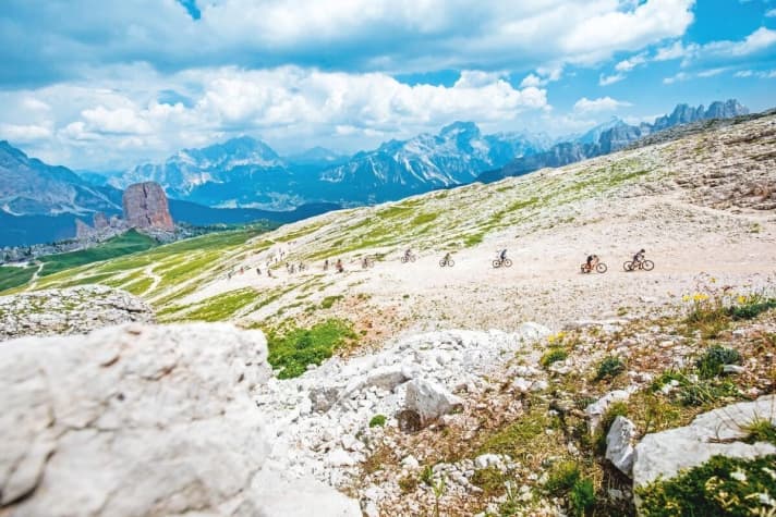   Everyone for themselves, and yet all together: the BIKE Transalp is also a shared experience.