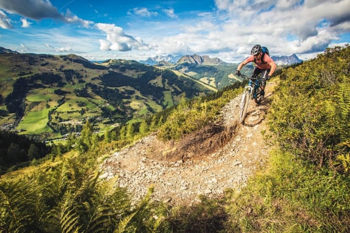 Daumen nach unten: In kaum einem Land stehen die Berge so dicht wie in Österreich. Leider sind die meisten Wege für Mountainbiker tabu.