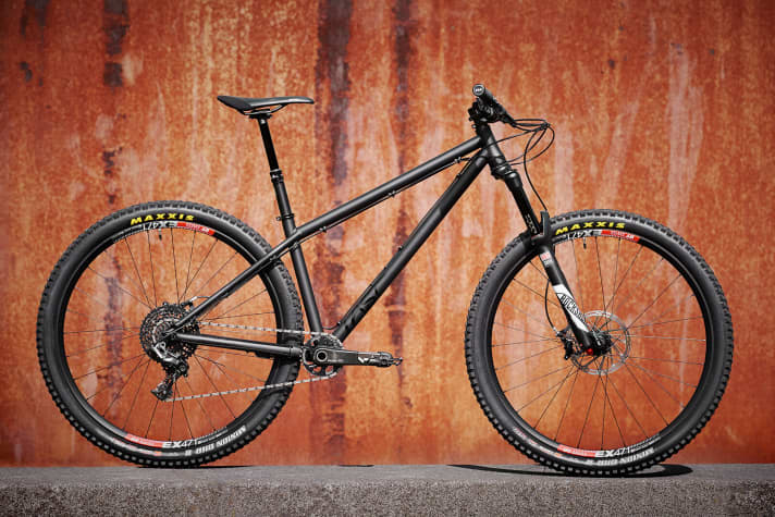   The Last Fastforward: 29-inch steel enduro hardtail that can also be ridden with 27.5 Plus tyres.