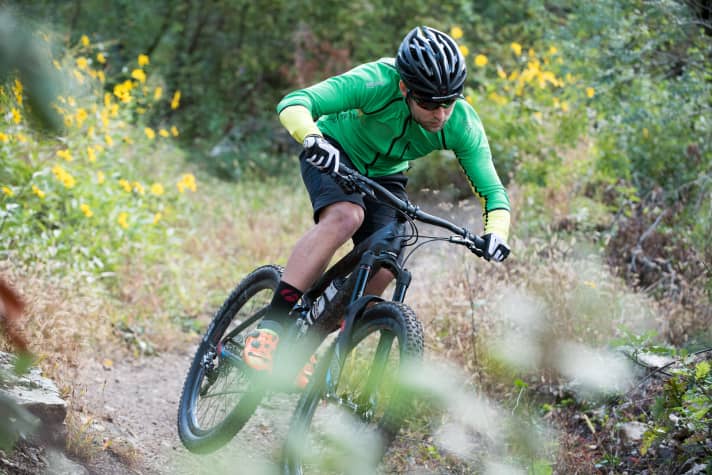   Präzise und direkt fällt das Handling des Felt Decree aus.