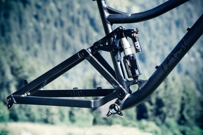   Auch Dämpfer wie der Rock Shox Vivid Air oder der Cane Creek Double Barrel CS passen in den Rahmen des Coal. 