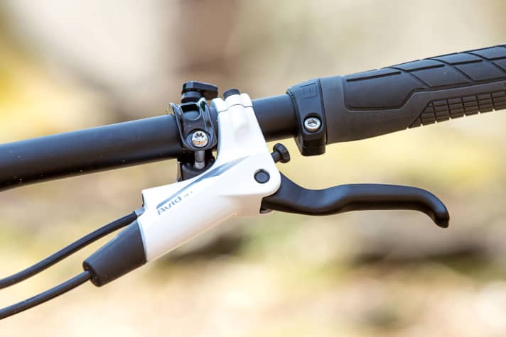   The lever width can be adjusted without tools.