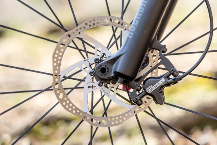   "Crosshair": The small Allen screws on the saddle mount allow the saddle to be adjusted with millimetre precision.