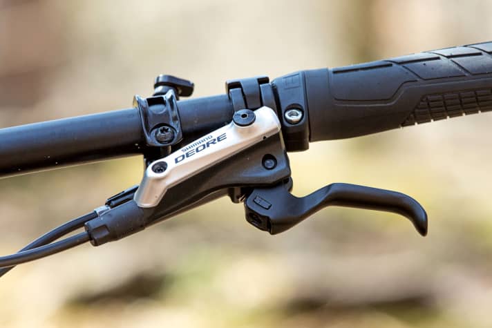   Kurzer, ergonomischer Hebel an der Shimano Deore.