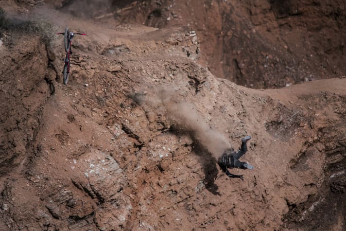   Das Video von Rogatkins Sturz betitelte Red Bull auf seiner Website als „härtester Sturz der Rampage-Historie". Mittlerweile wurde der Artikel und das Video aber entfernt.