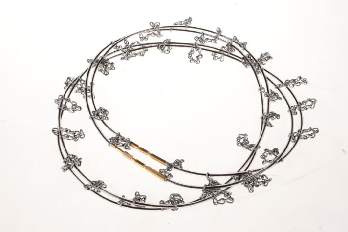   In icy conditions, the Slipnot snow chains cannot keep up with studded tyres.