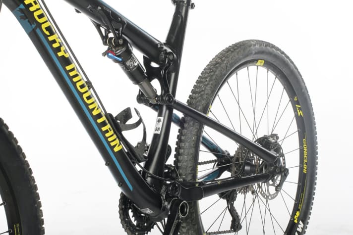   Chain hoist compresses the undercarriage. Platform is mandatory, a remote control would be ideal. The Ride9 adjustment on the Rocky Mountain Thunderbolt is only available from 4000 euros.