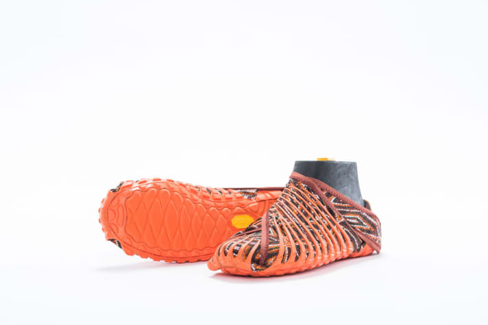   Vibram also offers the Furoshiki in signal colours.