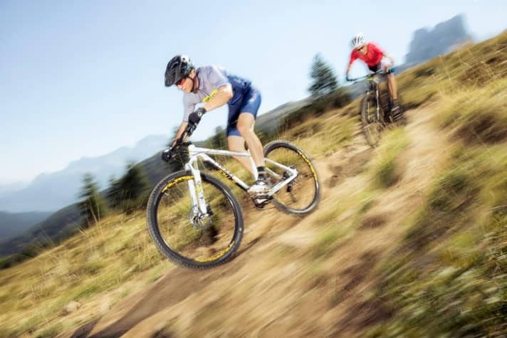   Bergab bieten die Hardtails wenig Unterstützung, hier ist der Fahrer gefragt. Besonders Bikes mit den kleineren 27,5er Laufrädern erfordern Feingefühl am Lenker. 