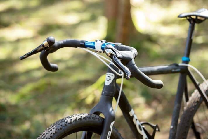   The drop bar on the Koga Beachracer with its steeply angled bends is unusual at first, but also works well off-road.