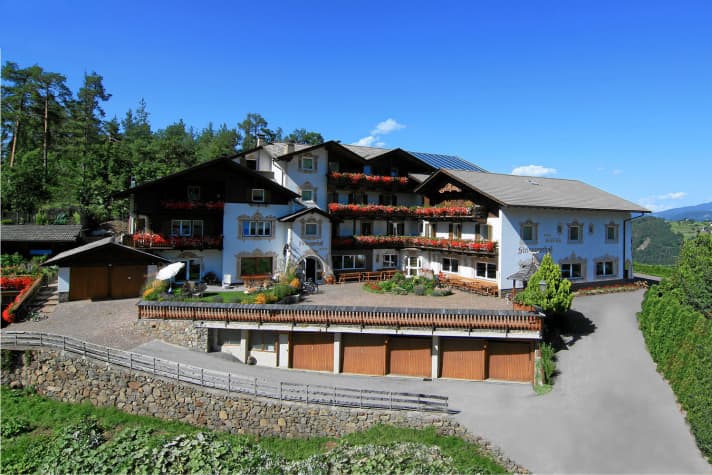   The Hotel Steineggerhof is located in Steinegg - between Rosengarten and Latemar.