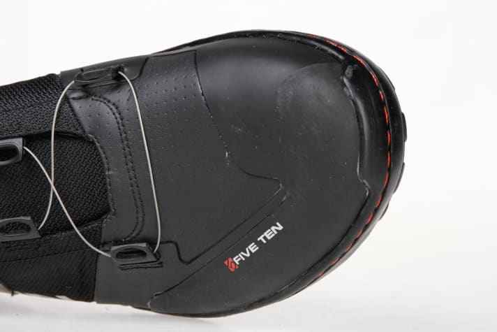   The sturdy material over the toes of the Five Ten offers plenty of protection against stone contact and splash water, but leaves the foot hardly any air to breathe.
