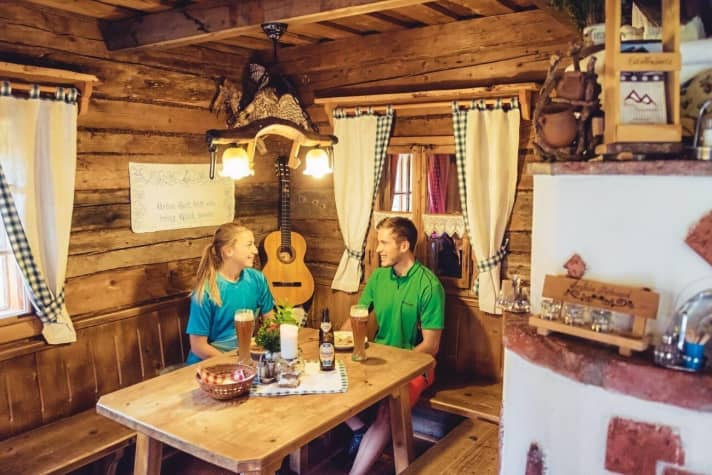   When the day guests have left, it gets cosy at the Granglerhütte. This applies to the parlour as well as the rooms.