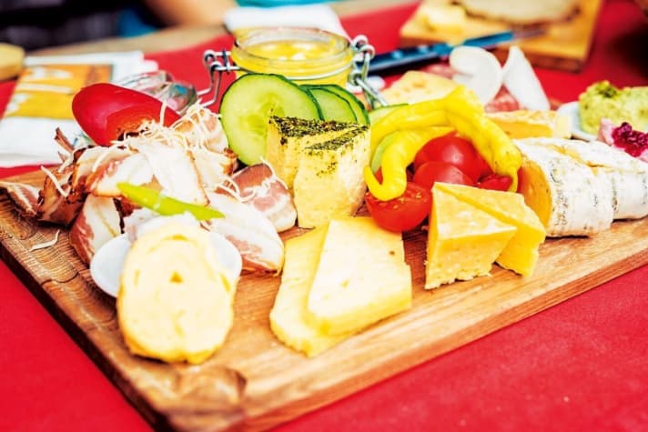   At the Loseggalm you can enjoy the alpine cheese produced in the adjoining cheese dairy on a wooden board.