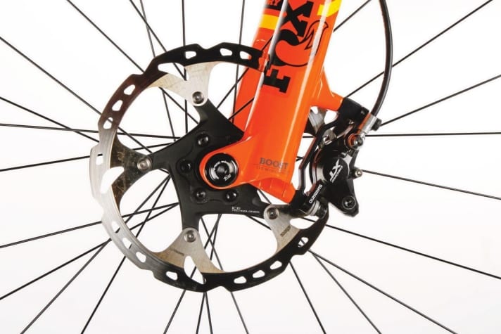   The fork only allows 180 mm brake discs and tyres up to 2.3 inches wide. As an alternative to the bolted Kabolt axle, conventional thru-axles are also available (40 g heavier). The Float SC is also available as a version without boost.