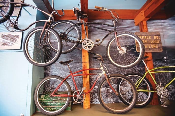 Called the Clunker or Ballooner: These bicycles from 1940/41 laid the foundation for what we now call the mountain bike.