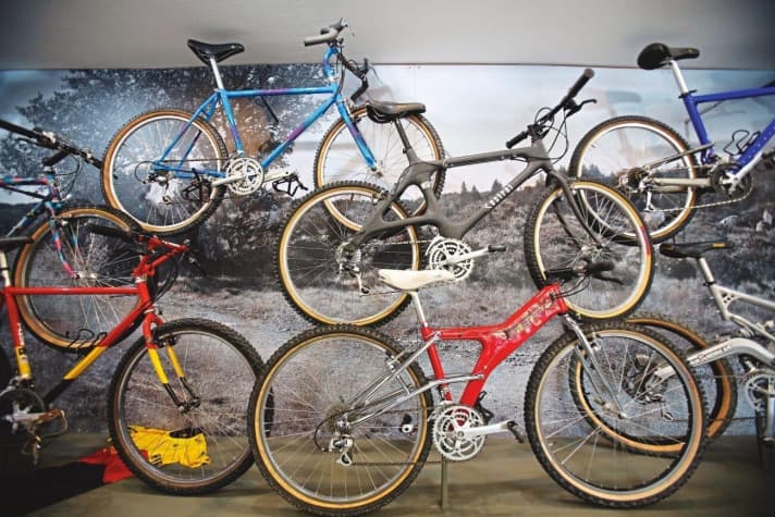   Im Museum wird die Progression des Sports sichtbar. Ein Racebike von Gary Fisher, das erste Carbonbike von Kestrel, Alu-Monocoque von Mantis oder die ersten Fullys von Mountain Cycle und Fisher.