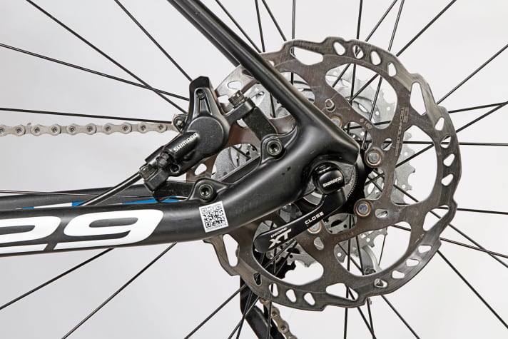   More reserves and better modulation: Bulls combines the Shimano stoppers with 180 mm Ice-Tech discs. Very heavy riders should opt for steel discs.