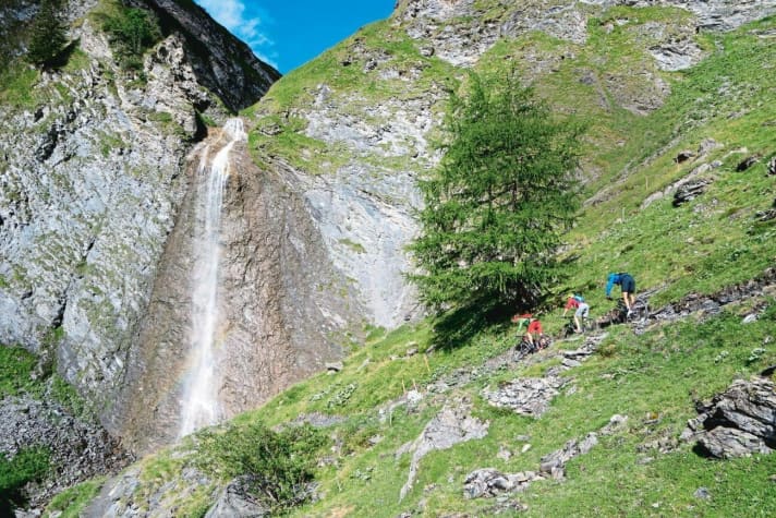   The water could not gush fresher from the mountain: the Schleier Falls as an extension of the easy Bichlalm tour.
