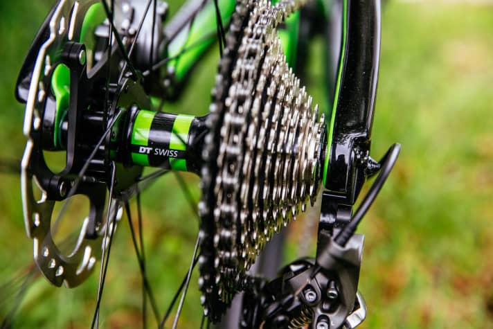 The rear wheel fitted with spokes of identical length is not visible. The Ai system only becomes visible if you insert a conventional rear wheel into the rear triangle.