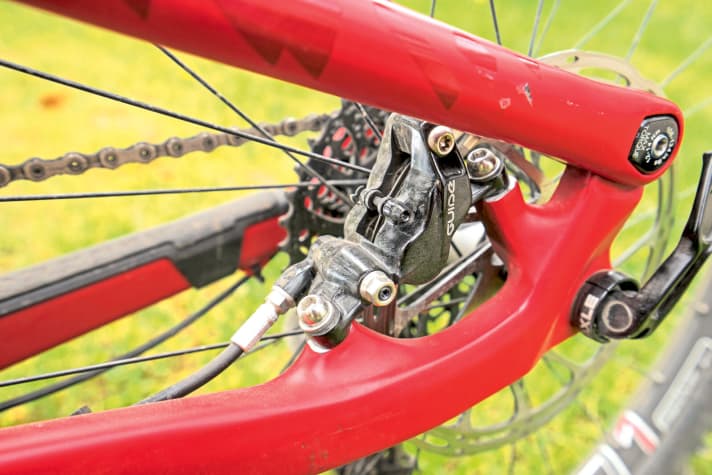   The brake sits nicely integrated on the 434 millimetre short chainstay of the Focus Sam.