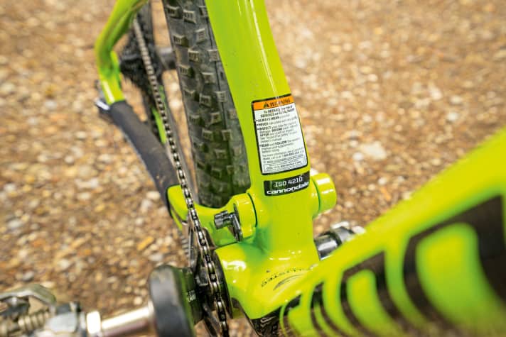   Zwecks Umwerfer-Kompatibilität fällt das Sitzrohr beim Cannondale Habit stark asymmetrisch aus.