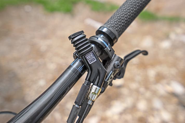   Bulkheads tight! The hydraulic Full Sprint remote tightens the Trek suspension with a click of the thumb.