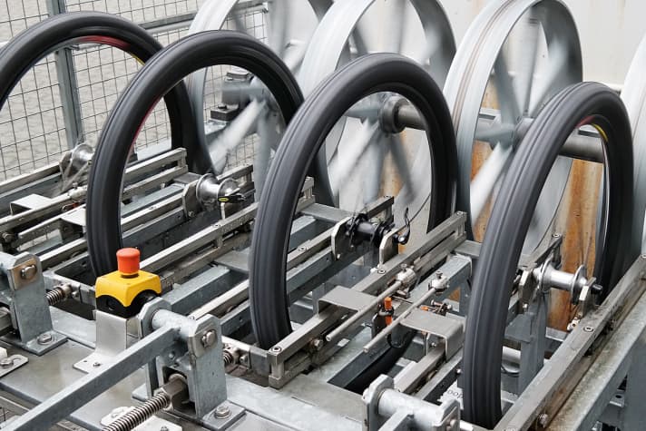   The outdoor test stand simulates a wheel's life in fast motion. Up to 80,000 km with obstacles.