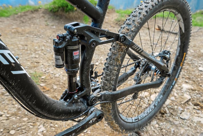   Rocket has modelled its kinematics on the Trek Slash. Powerful suspension.  