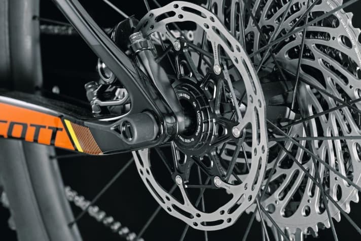   The new Scott Spark dispenses with an additional pivot in the rear triangle on both the carbon and aluminium models.