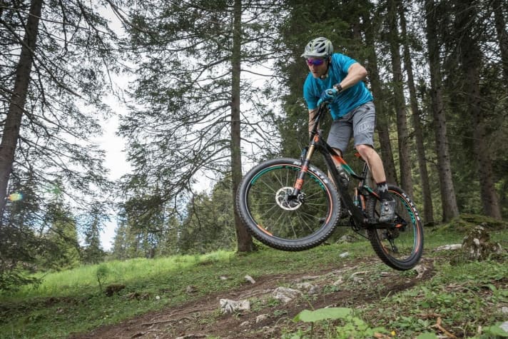   Mit potenten Reifen und überschaubarem Gewicht lädt das neue Scott Spark-Plus zum Spielen ein.