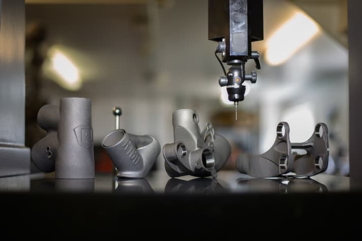   Elegant titanium look: what it says on the tin is what you get.