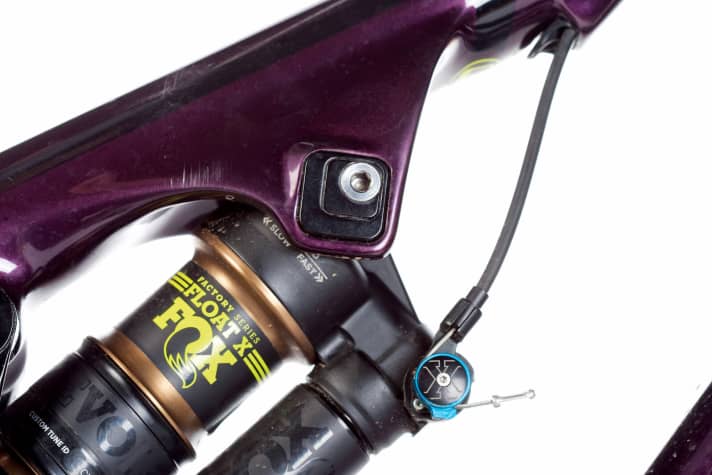   + Rocky Mountain: The compact Ride 9 system allows the geometry and characteristic curve to be influenced with just one screw. The steering angle is the slackest.