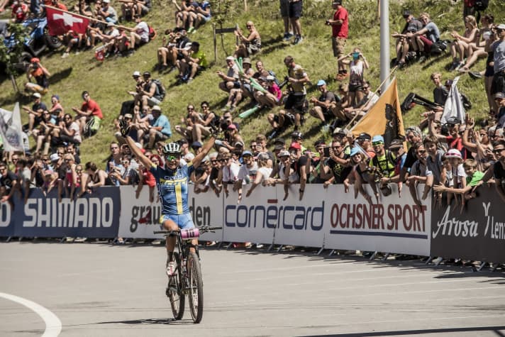   2016 war ihr Jahr. Mit dem ersten Sieg in der Elite-Klasse in Lenzerheide fing Jenny Rissveds' raketenhafter Aufstieg so richtig an. Und es sollte kaum zwei Monate später mit Gold bei Olympia enden.