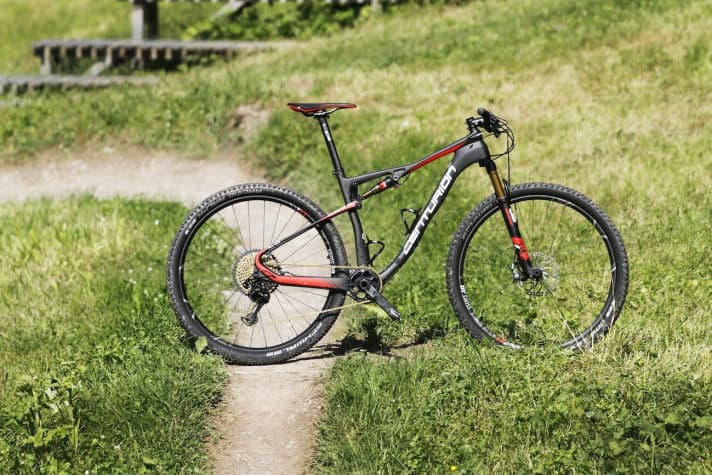   The top model of the XC variant is said to weigh 9.5 kilos.