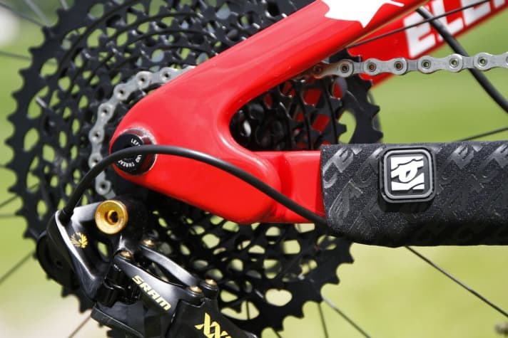   A visual treat: The thread for the joint on the rear triangle was laminated into the carbon fibre.