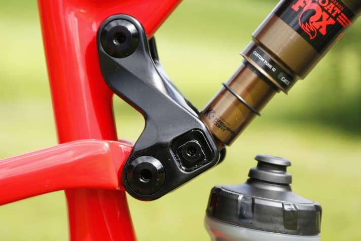   Adjustable in nine ways: geometry and suspension can be tuned to personal preferences and rider weight.