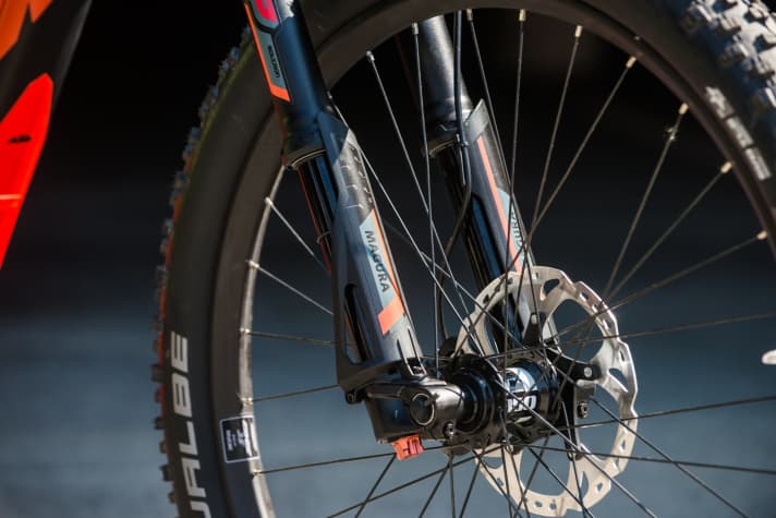   There is a sag indicator on the impact guard of the upside-down fork.