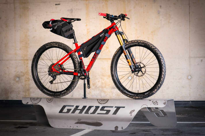   Die Plus-Version ist als Backcountry- und Einsteiger-Bike konzipiert. Optional ist das funktionale Taschensystem.