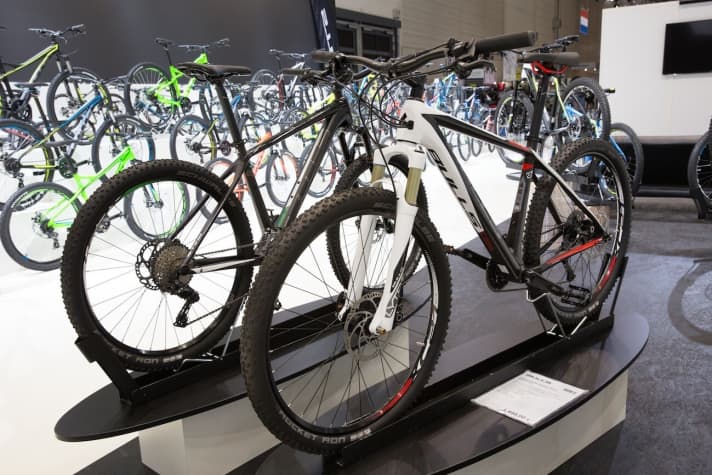   Carbon for little money: the 27.5-inch Copperhead Carbon is available from €1,499.