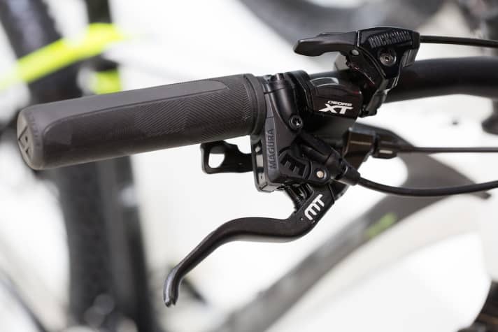   The Max and Max S models come with Magura's MT4 brakes.