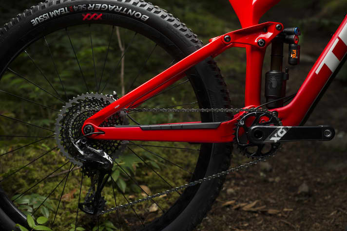   Without front derailleur: 1x11 or 1x12 drivetrains must suffice for enduro racers.