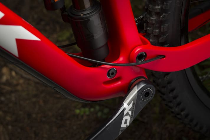   Massive bottom bracket area for more stiffness and shorter chainstays compared to the predecessor.