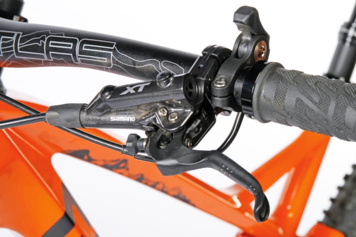   Shimano XT brakes have so far impressed with their low-maintenance function. With the new model on the Ghost FR AMR, the pressure point varied permanently, regardless of the heat development.