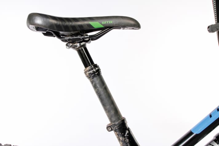   At just 40.5 centimetres, the seat tube of the Kona Process is very short. The Kindshock seatpost works very well, but tends to jam when you first extend it.