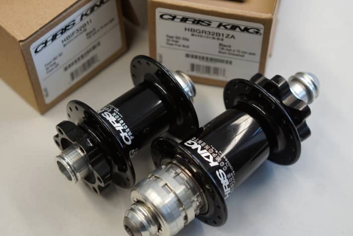   The delivery from Portland has arrived! For me, Chris King ratchet hubs are as much a part of a single-speed bike as butter crumble on a rhubarb pie. The spur-toothed freewheel produces a marvellous, orchestral hum of hell - like an intergalactic swarm of insects. It's even available as a ringtone for smartphones. The bill for the pair of hubs causes your blood pressure to drop briefly. But you just have to get through it.