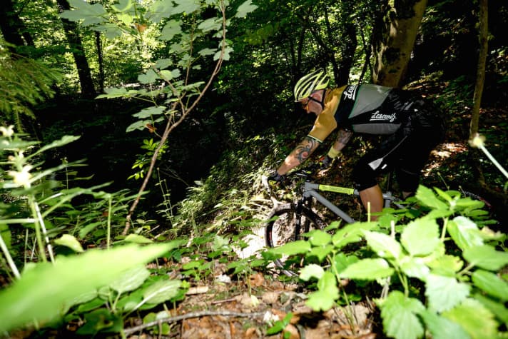   Blessed with a breeze of original dust from the sacred Slickrock Trail in Moab, which I always carry with me for such festive occasions, I click into the pedals. Wow, the bike feels like a part of my body. A feeling of security flows through me. Yes, it's love!