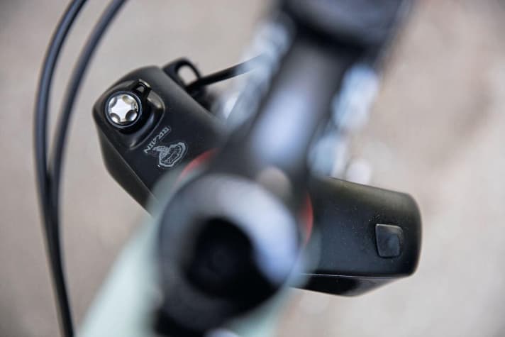   The Rock Shox RS1 features Specialized's own Brain damping cartridge. Both the fork and shock lock automatically thanks to this technology.