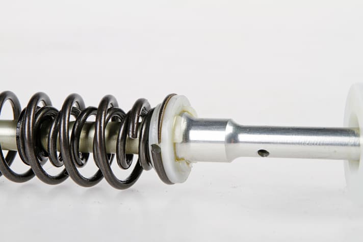   Endurance test: Suspension fork Formula 35 29" - broken negative spring